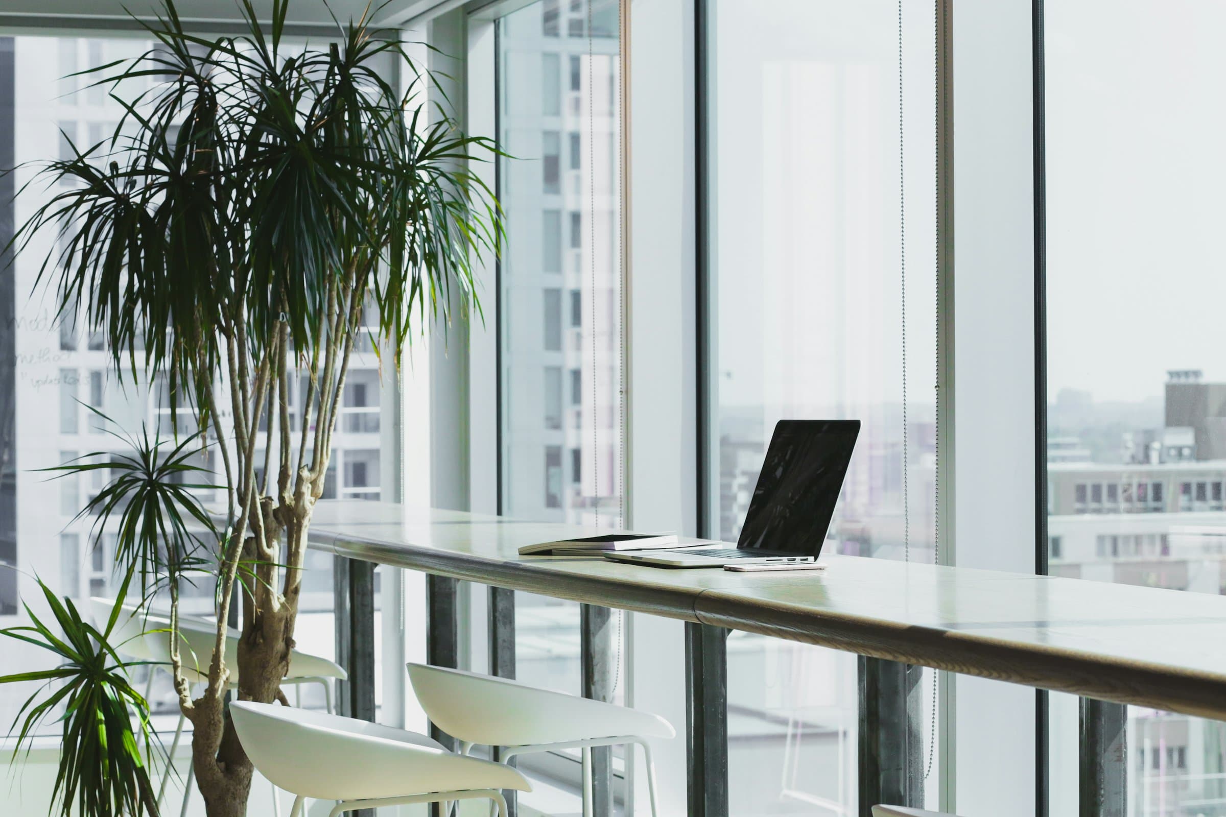 Camlı bir ofis alanı